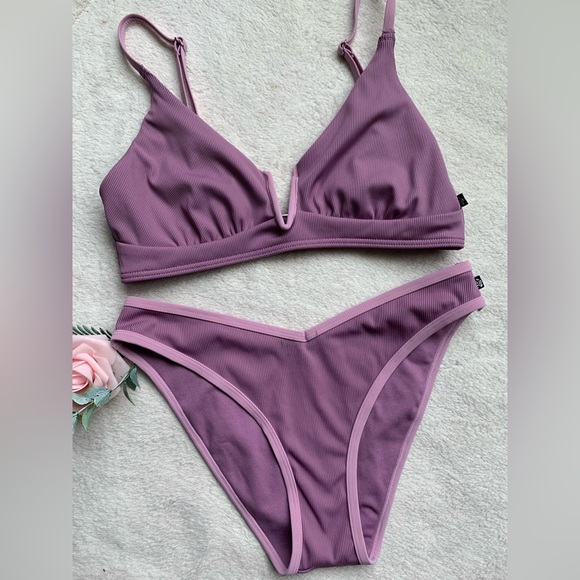 La Vie En Rose V-Neck Ribbed Bikini Set - Picture 4 of 15